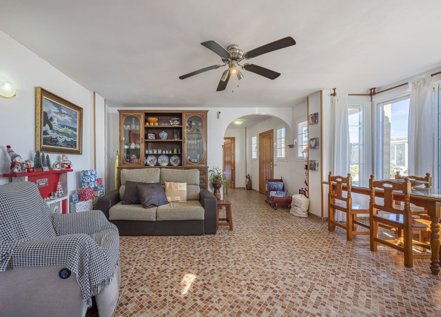 Resale - House - Detached Villa - Estepona - Estepona Centro