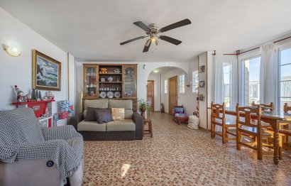 Resale - House - Detached Villa - Estepona - Estepona Centro