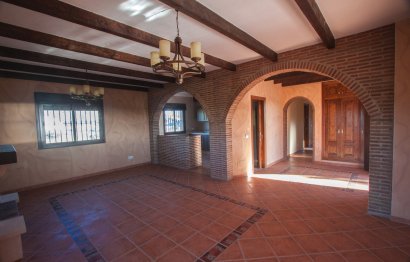 Resale - House - Finca - Cortijo - Estepona - Estepona Centro