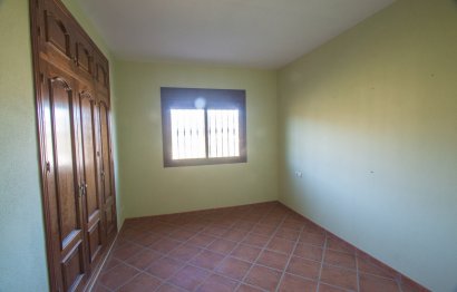 Resale - House - Finca - Cortijo - Estepona - Estepona Centro