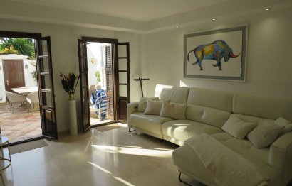 Resale - House - Townhouse - Estepona - Estepona Centro