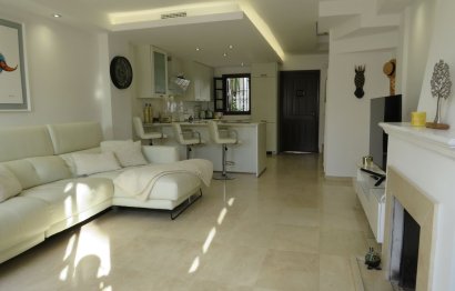 Resale - House - Townhouse - Estepona - Estepona Centro