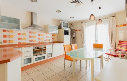 Resale - House - Townhouse - Estepona - Estepona Centro