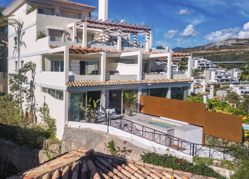 Resale - Apartment - Ground Floor Apartment - Marbella - Nueva Andalucia