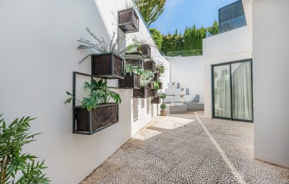 Resale - House - Detached Villa - Marbella - Nueva Andalucia