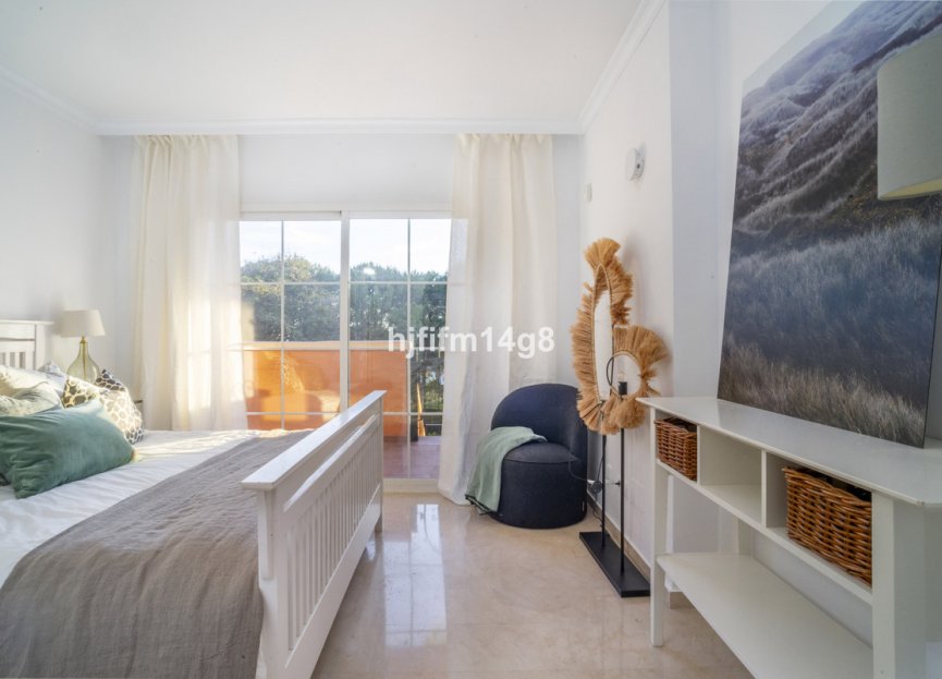 Resale - Apartment - Middle Floor Apartment - Marbella - Nueva Andalucia