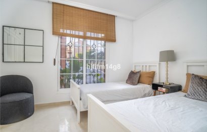 Resale - Apartment - Middle Floor Apartment - Marbella - Nueva Andalucia