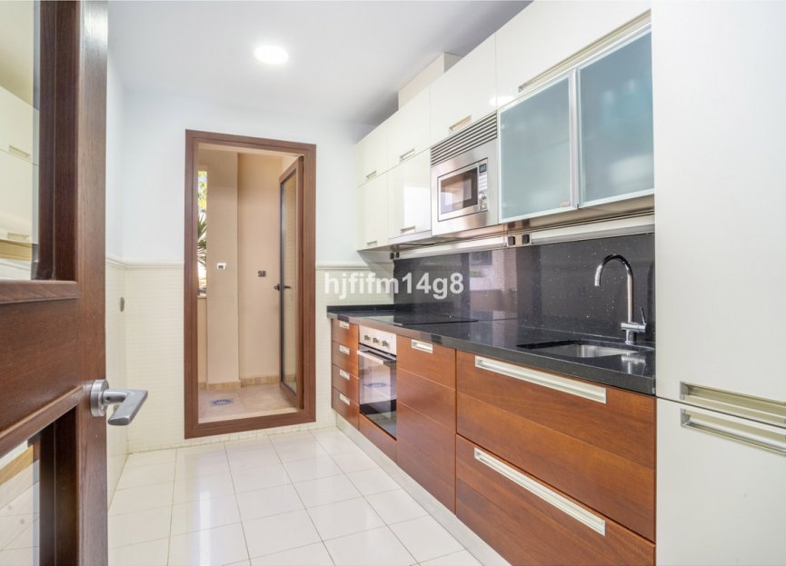 Resale - Apartment - Ground Floor Apartment - Marbella - Nueva Andalucia