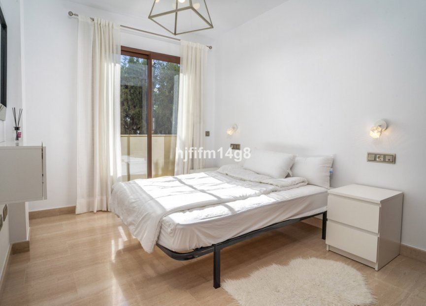 Resale - Apartment - Ground Floor Apartment - Marbella - Nueva Andalucia