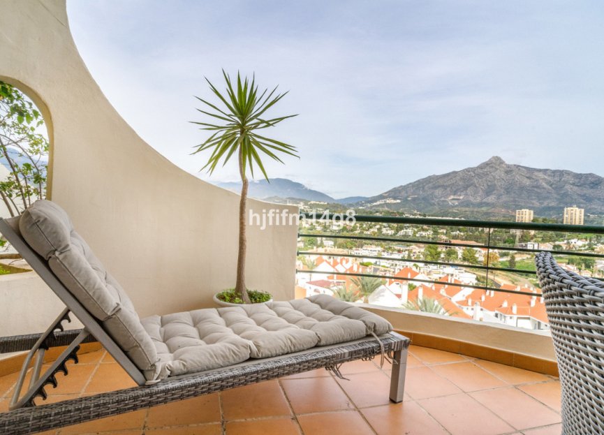 Resale - Apartment - Middle Floor Apartment - Marbella - Nueva Andalucia