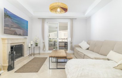 Resale - Apartment - Ground Floor Apartment - Marbella - Nueva Andalucia