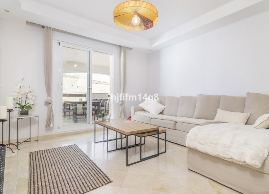 Resale - Apartment - Ground Floor Apartment - Marbella - Nueva Andalucia