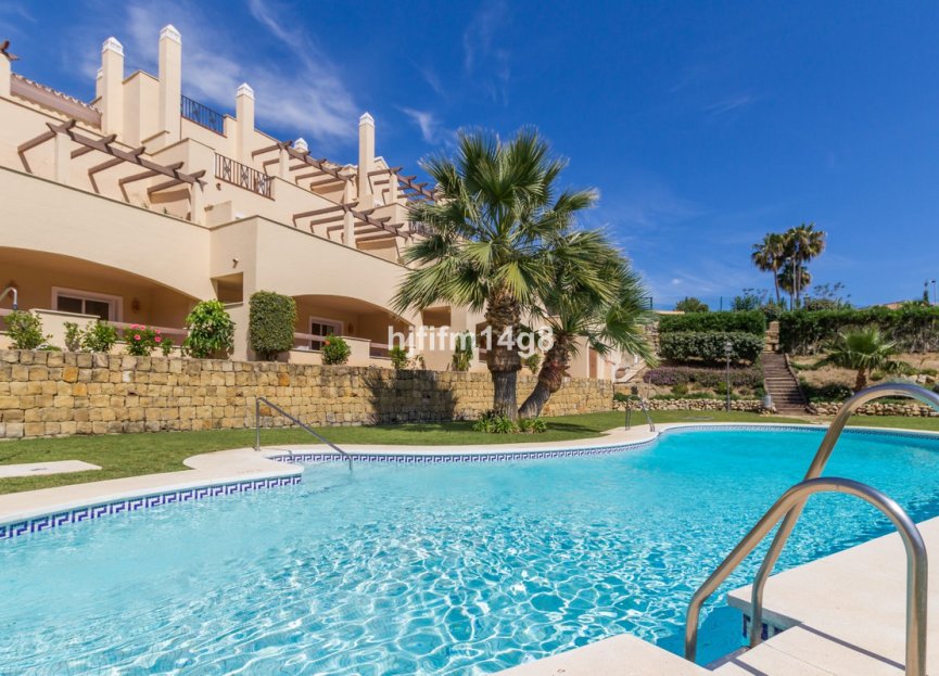 Resale - Apartment - Ground Floor Apartment - Marbella - Nueva Andalucia