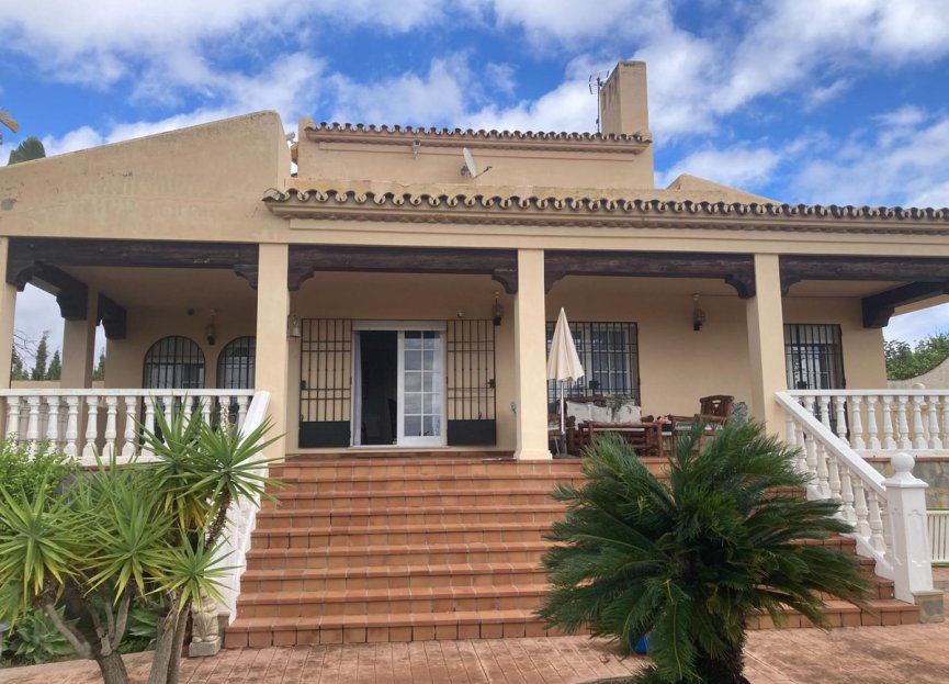 Resale - House - Detached Villa - Estepona - Selwo