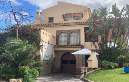 Resale - House - Detached Villa - Estepona - Selwo