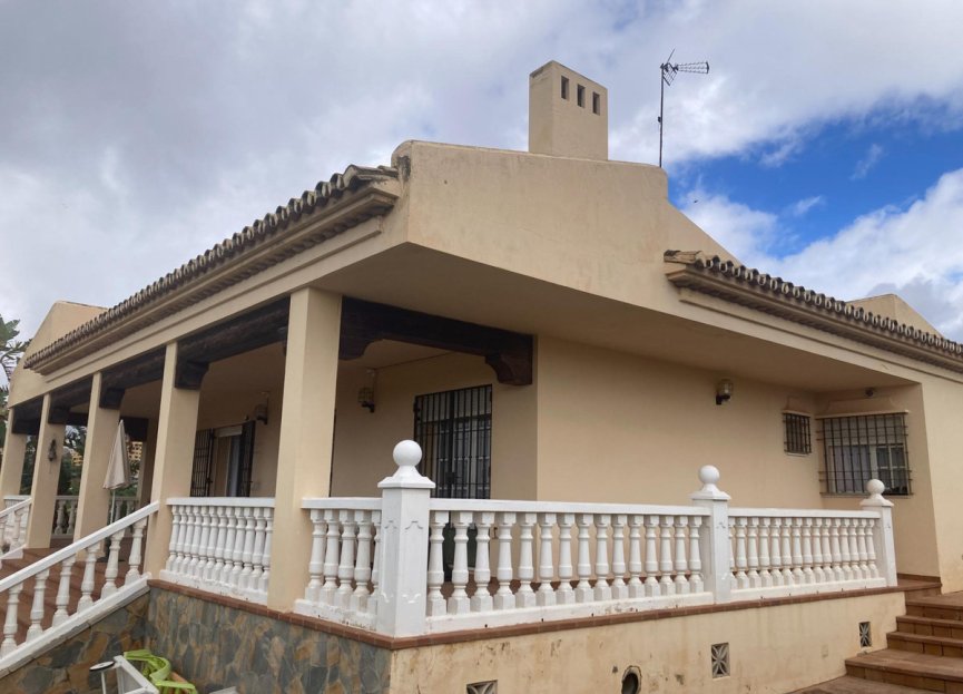 Resale - House - Detached Villa - Estepona - Selwo