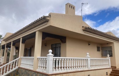 Resale - House - Detached Villa - Estepona - Selwo