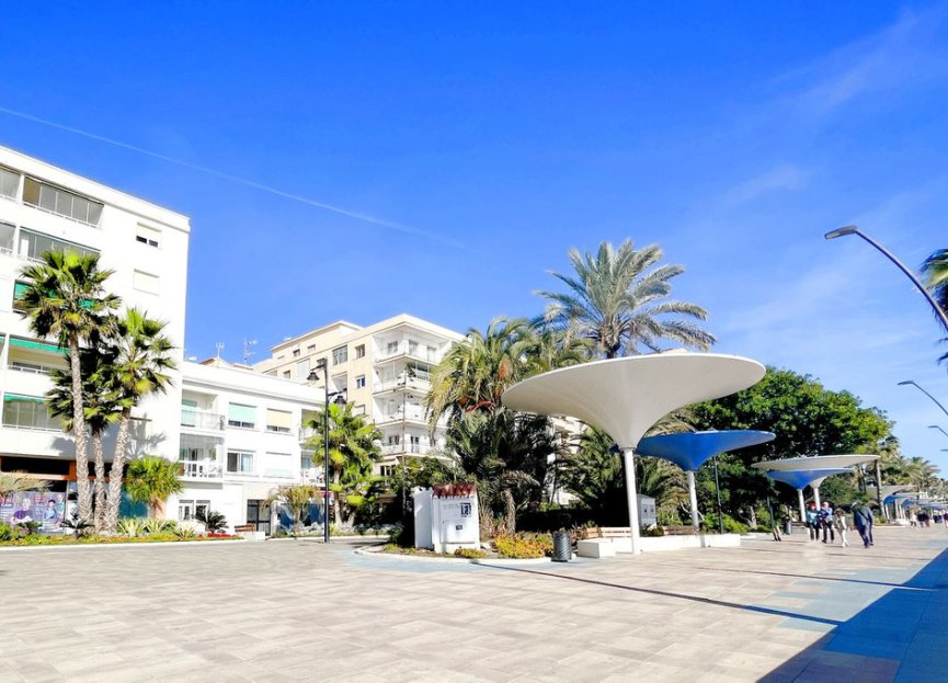 Resale - Apartment - Middle Floor Apartment - Estepona - Estepona Centro