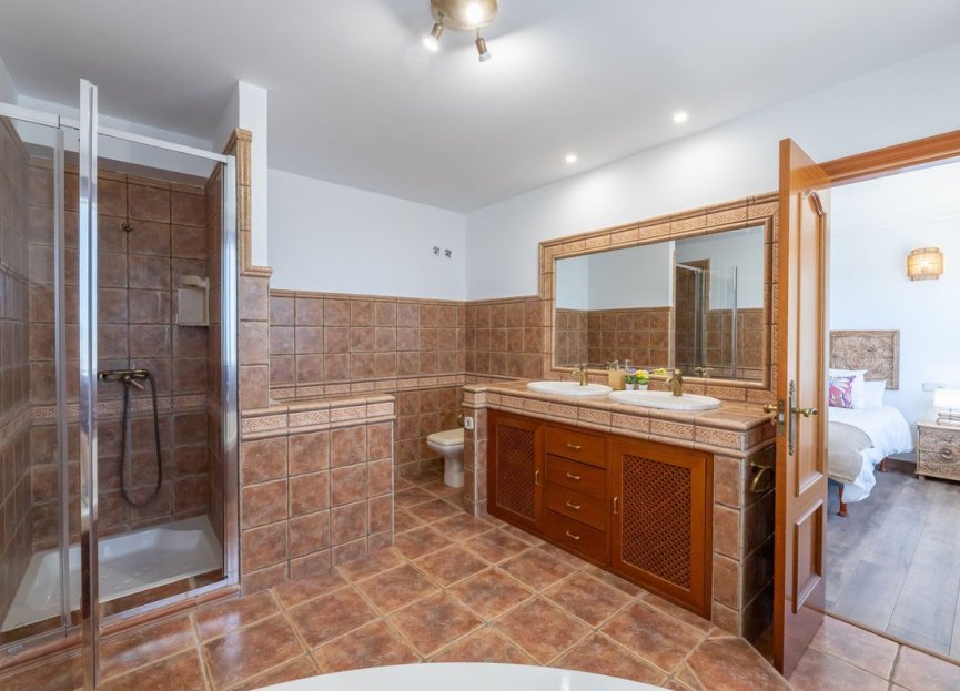 Resale - House - Detached Villa - Benalmádena - Benalmadena Costa