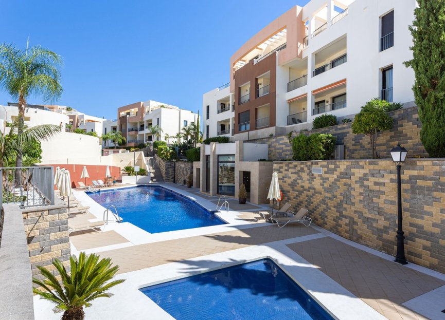 Resale - Apartment - Penthouse - Marbella - Altos de los Monteros