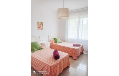 Resale - Apartment - Middle Floor Apartment - Marbella - Elviria