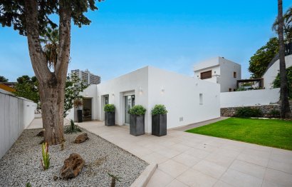 Resale - House - Detached Villa - Marbella - Nueva Andalucia