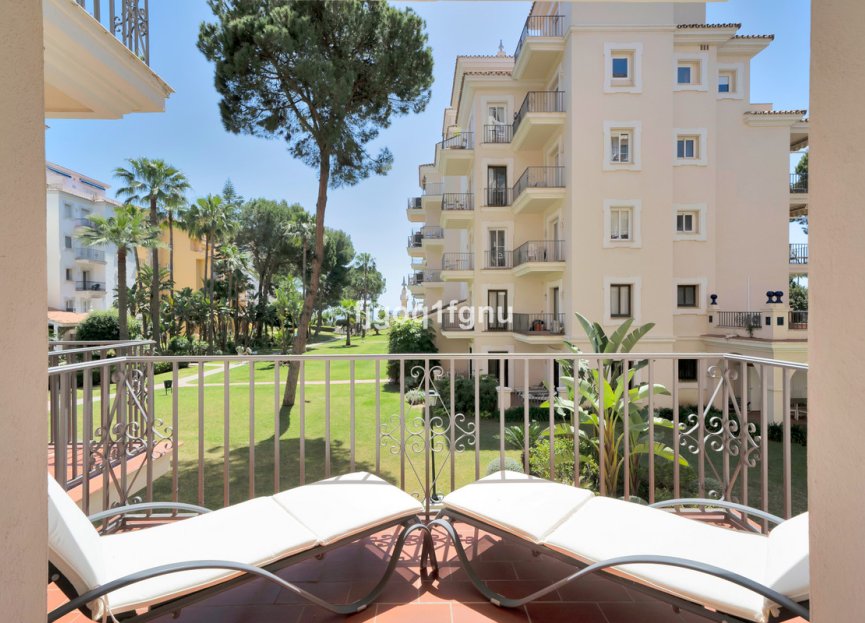 Resale - Apartment - Middle Floor Apartment - Marbella - Puerto Banús