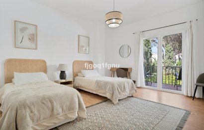 Resale - Apartment - Middle Floor Apartment - Marbella - Puerto Banús