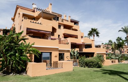 Resale - Apartment - Middle Floor Apartment - Estepona - Estepona Centro