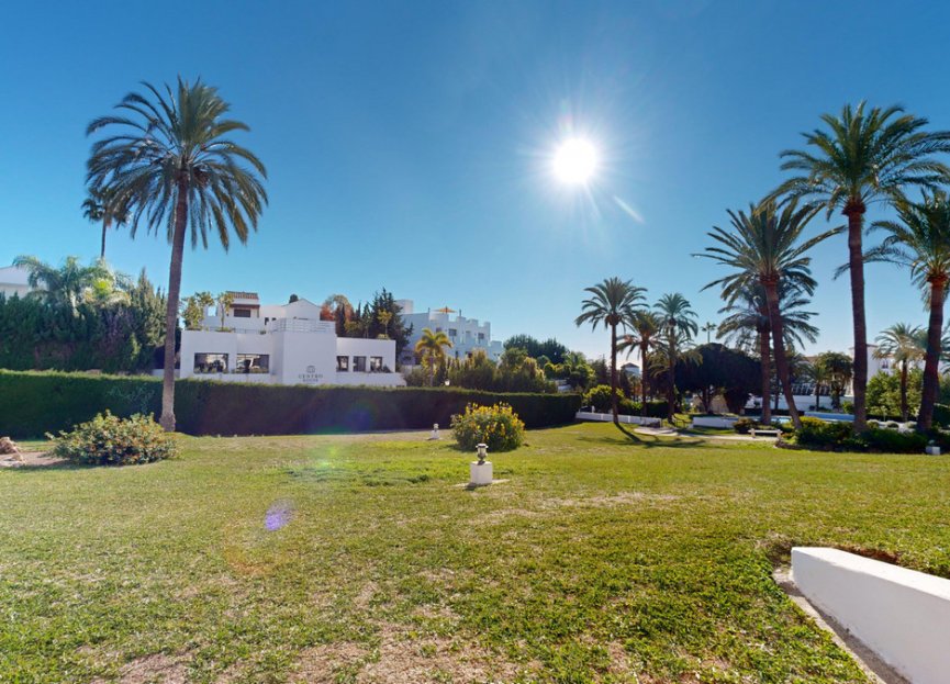 Resale - Apartment - Ground Floor Apartment - Marbella - Nueva Andalucia