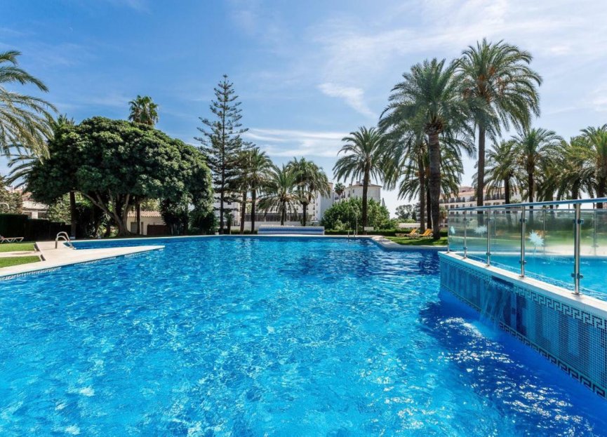 Resale - Apartment - Ground Floor Apartment - Marbella - Nueva Andalucia