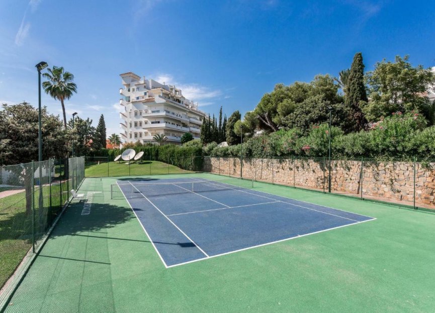 Resale - Apartment - Middle Floor Apartment - Marbella - Nueva Andalucia