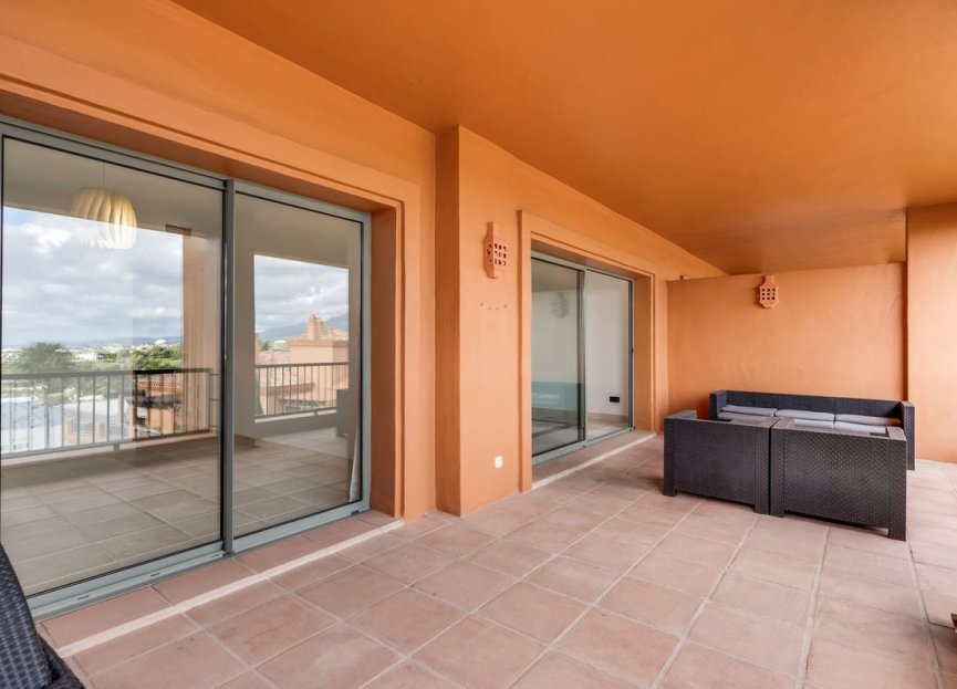 Resale - Apartment - Middle Floor Apartment - Estepona - Atalaya