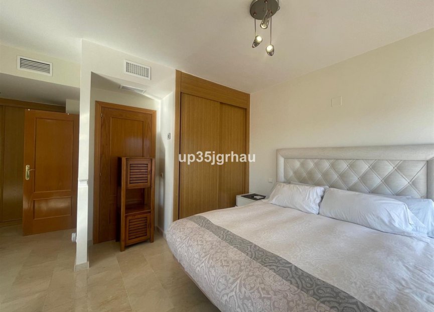 Resale - Apartment - Penthouse - Estepona - Selwo