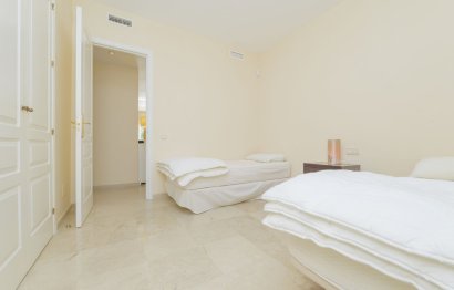 Resale - Apartment - Ground Floor Apartment - Marbella - Elviria