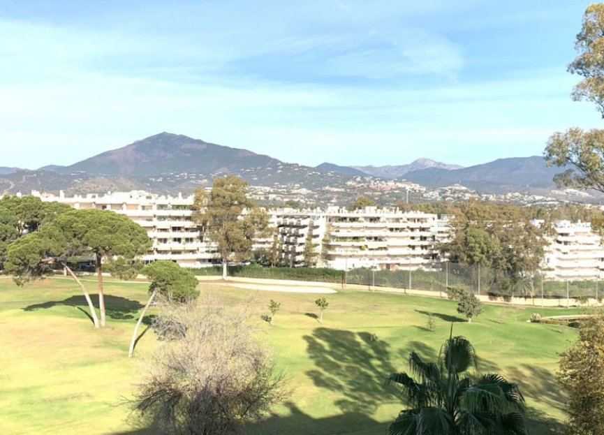 Resale - Apartment - Middle Floor Apartment - Marbella - Guadalmina Alta