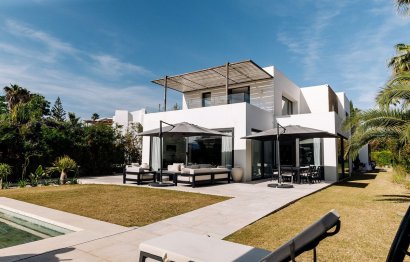 Resale - House - Detached Villa - Marbella - Guadalmina Baja