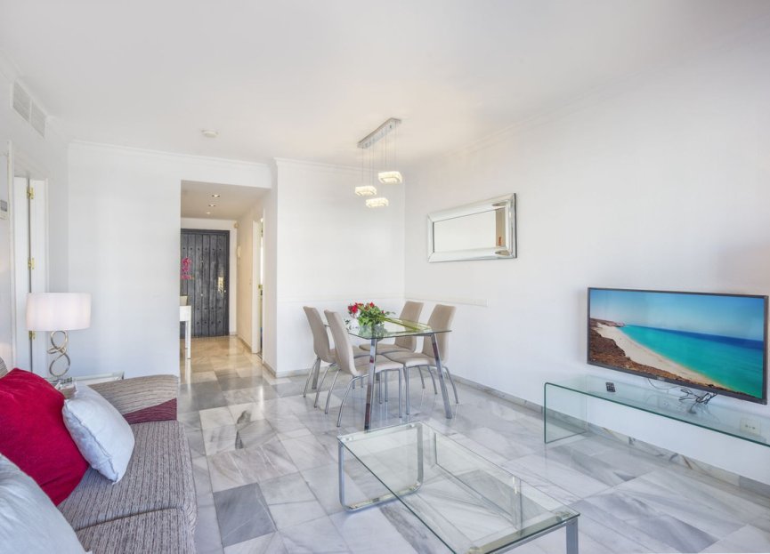 Resale - Apartment - Middle Floor Apartment - Marbella - Puerto Banús