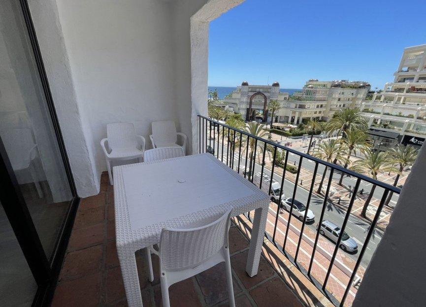 Resale - Apartment - Middle Floor Apartment - Marbella - Puerto Banús