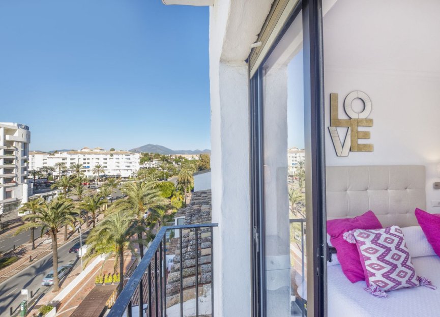 Resale - Apartment - Middle Floor Apartment - Marbella - Puerto Banús