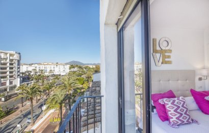 Resale - Apartment - Middle Floor Apartment - Marbella - Puerto Banús