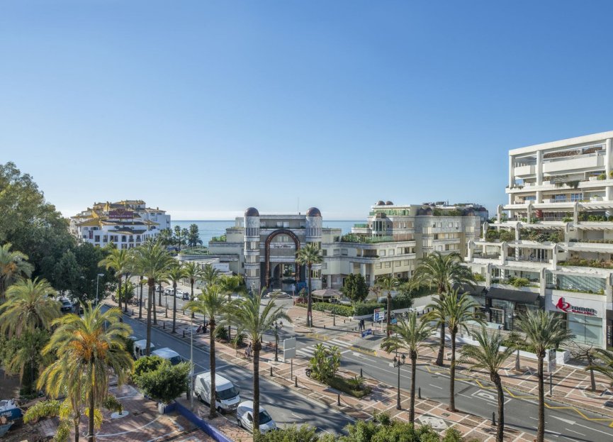 Resale - Apartment - Middle Floor Apartment - Marbella - Puerto Banús