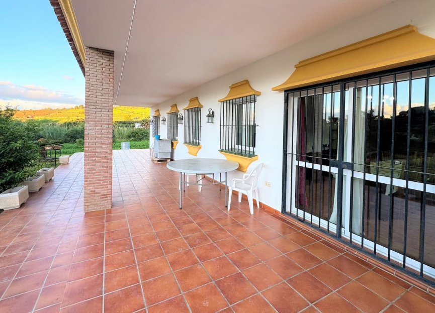 Resale - House - Detached Villa - Estepona - Estepona Centro