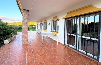 Resale - House - Detached Villa - Estepona - Estepona Centro