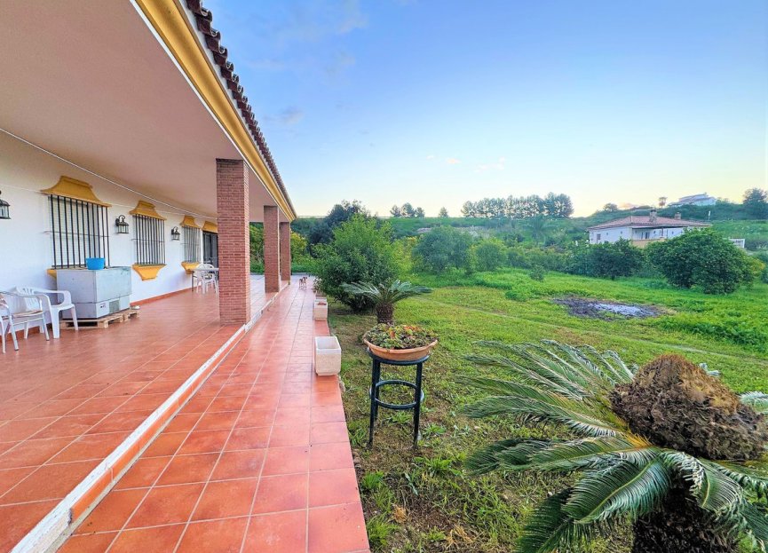 Resale - House - Detached Villa - Estepona - Estepona Centro