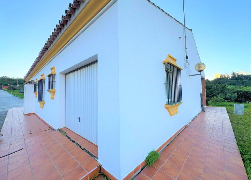 Resale - House - Detached Villa - Estepona - Estepona Centro