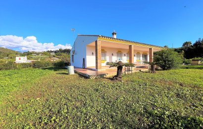 Resale - House - Detached Villa - Estepona - Estepona Centro