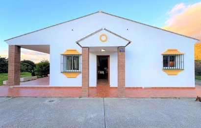 Resale - House - Detached Villa - Estepona - Estepona Centro