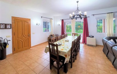 Resale - House - Detached Villa - Estepona - Estepona Centro