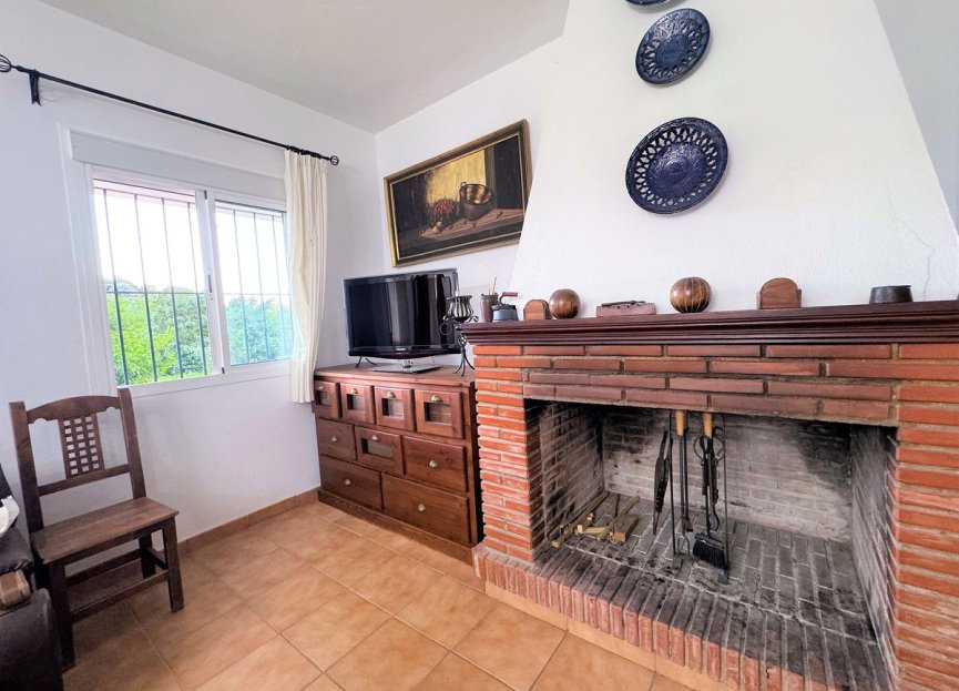 Resale - House - Detached Villa - Estepona - Estepona Centro